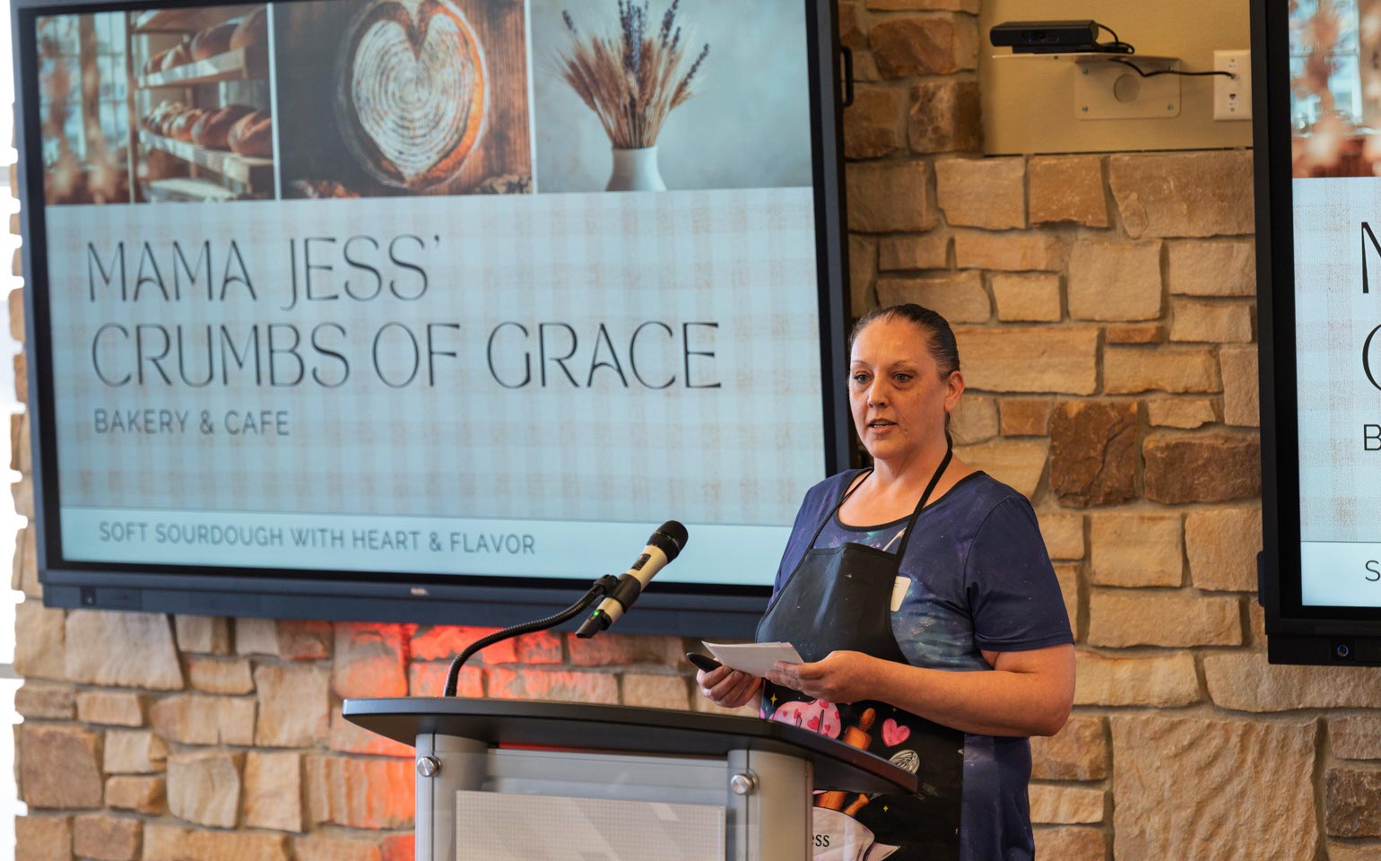 Jessica Hermanson, Mid-State Business Management student, presenting her business idea at the New Ideas Pitch Challenge.