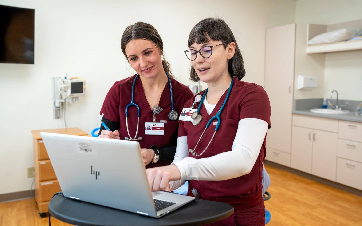 Mid-State Technical College Nursing students working collaboratively to review their patient’s chart in the Healthcare Simulation Center.